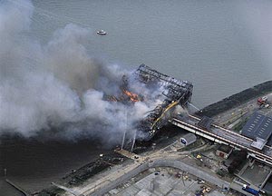 Southend Pier burns down
